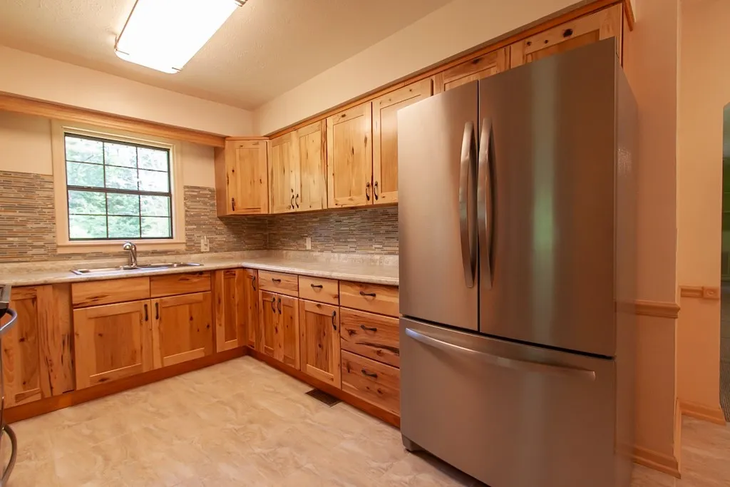 Refrigerator conveys