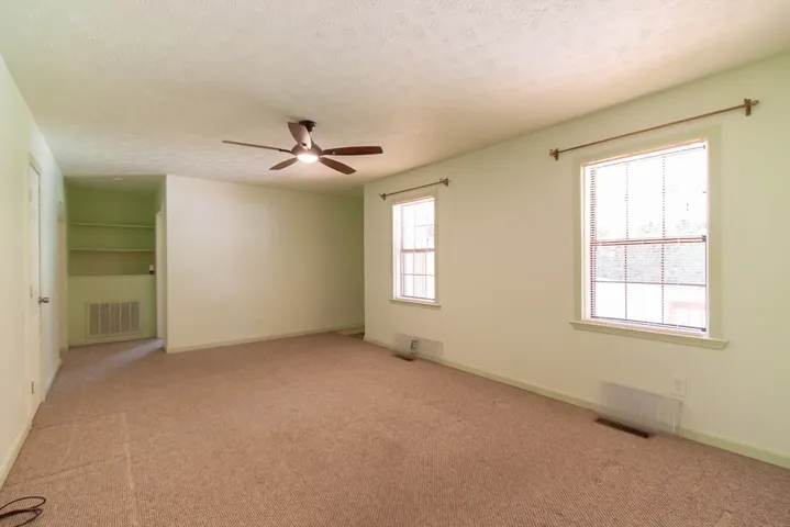 This airy room offers a cozy atmosphere for rest and relaxation.
