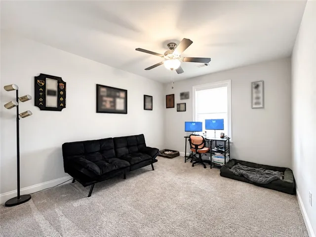 Bright and adaptable space, perfect for work or relaxation.