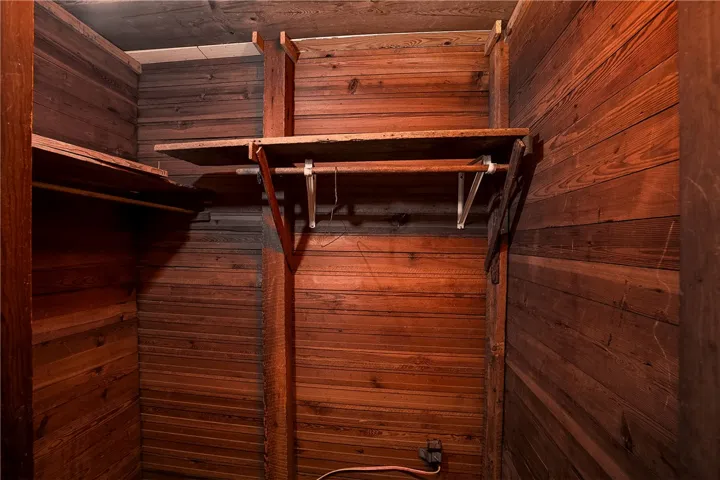 This ample storage space offers practical organization for your belongings.