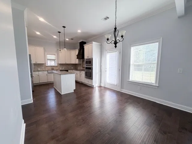This inviting space combines culinary functionality with comfortable dining, creating a harmonious living experience.