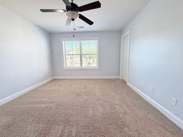 This spacious room offers comfort and abundant natural light.