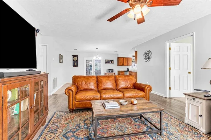 Virtually Staged
living space
