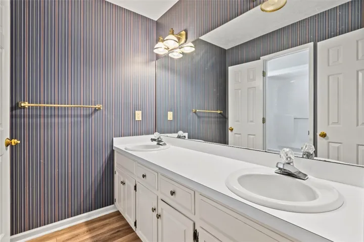 upstairs hall bath