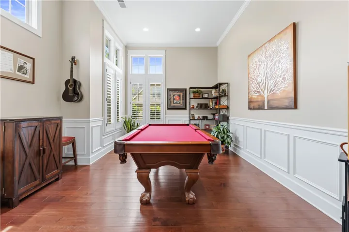 This versatile Dining room offers a vibrant space for recreation and relaxation.