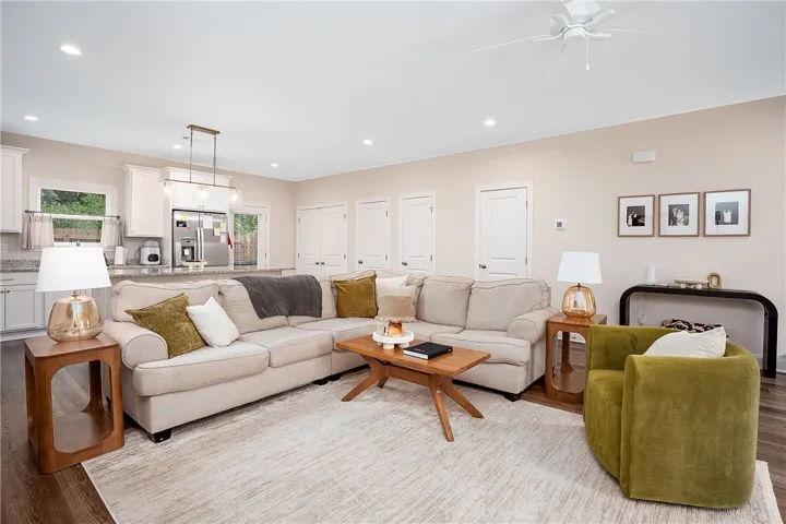 This inviting living space features an open floor plan, perfect for modern living and entertaining.