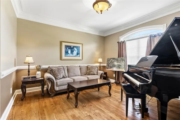 This flex room with beautiful wood flooring would make a great office, study or music room.