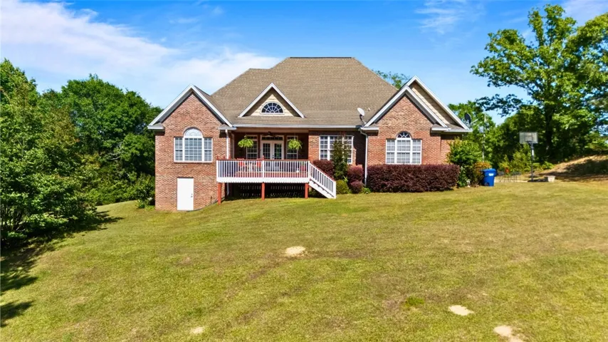 Rear view of the home.