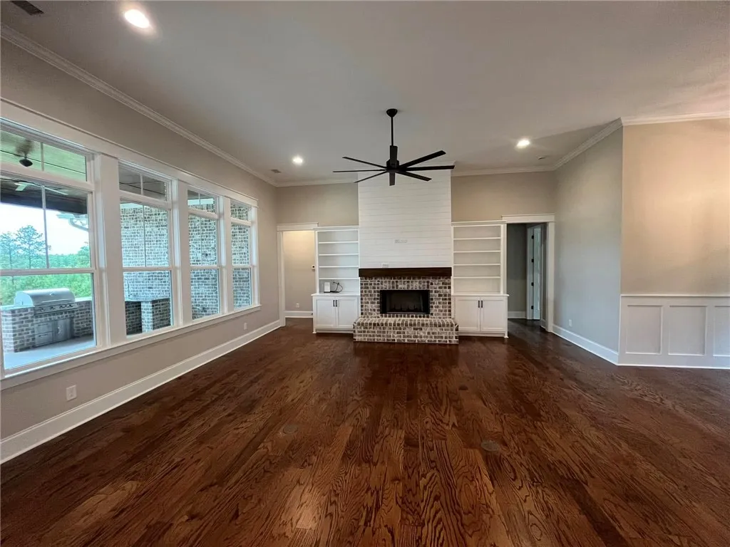 *EXAMPLE OF FINISHED PRODUCT*
This expansive living space features rich hardwood floors and a cozy fireplace, perfect for gatherings.