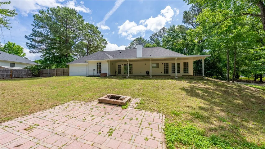 This inviting home offers a spacious backyard, perfect for outdoor enjoyment and relaxation.