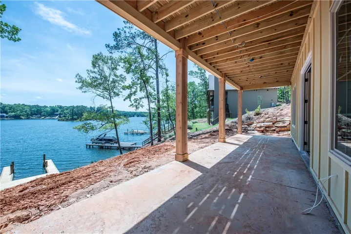 This lakeside outdoor area offers serene water views, creating an inviting space for relaxation.