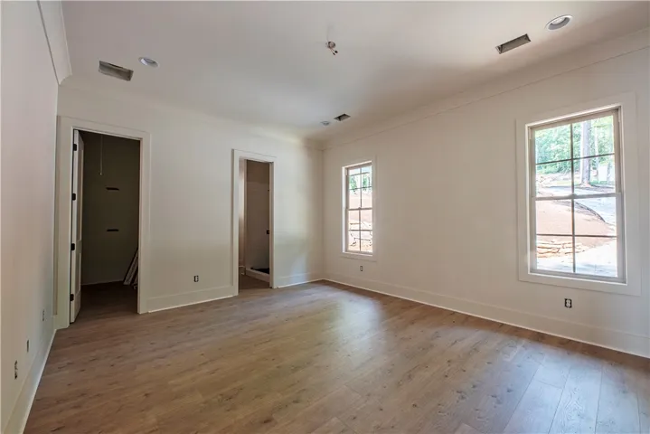 Natural light floods this generously sized room, creating an inviting and airy atmosphere.