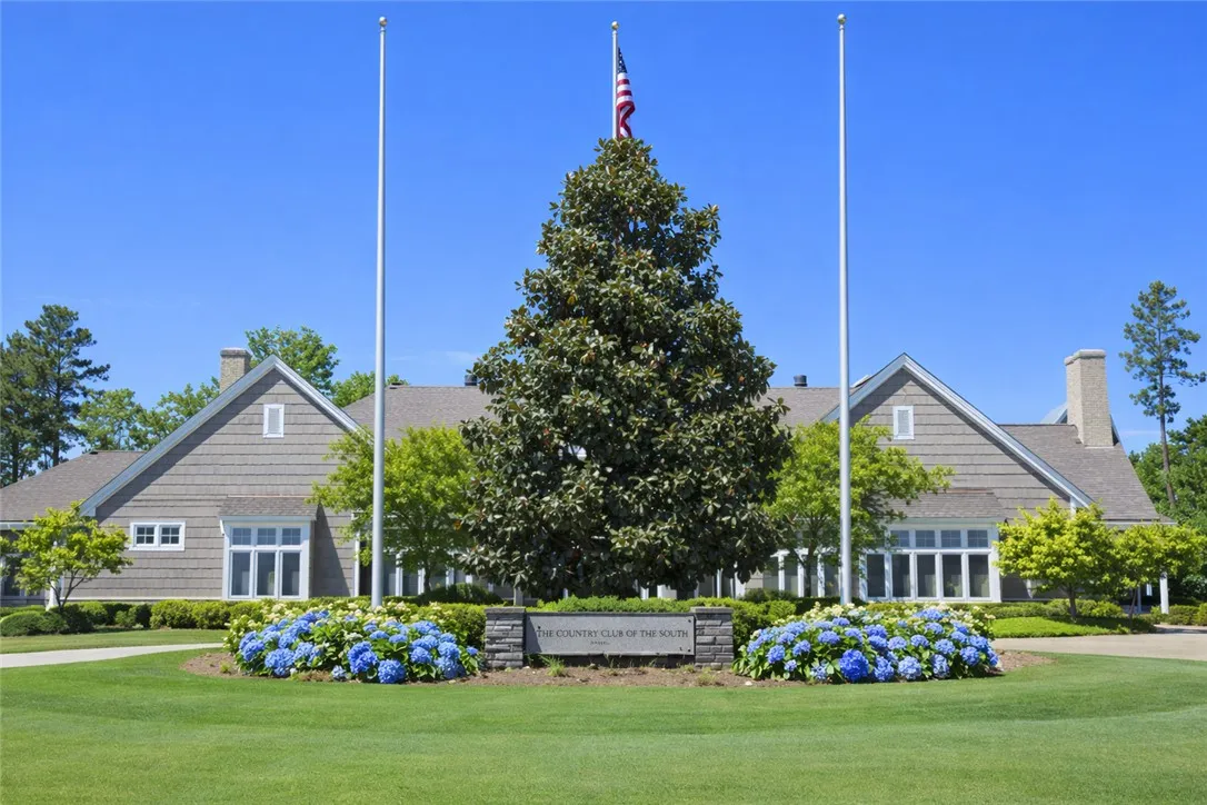 AU Club Members House features a  welcoming atmosphere.