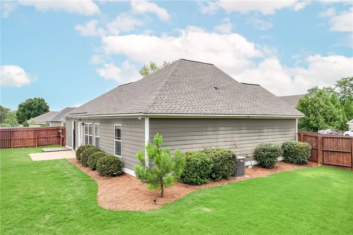 This residence showcases a well-maintained yard and classic exterior finishes.