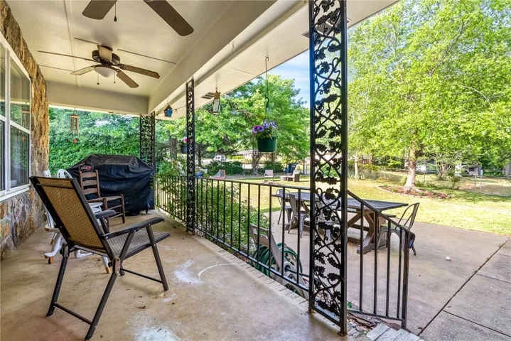 Very nice back patio setup overlooking yard