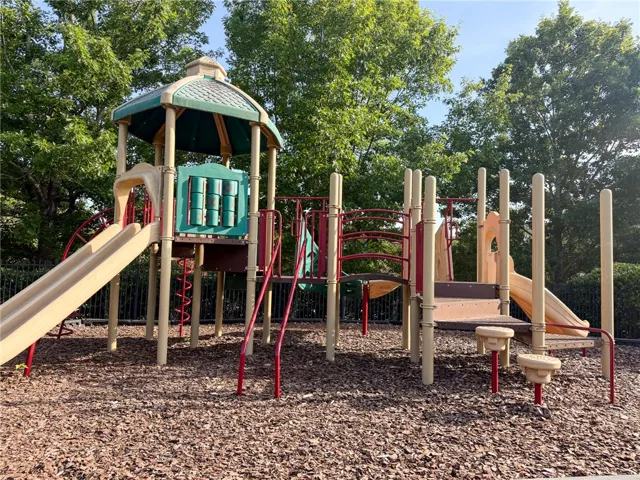 Neighborhood Amenities