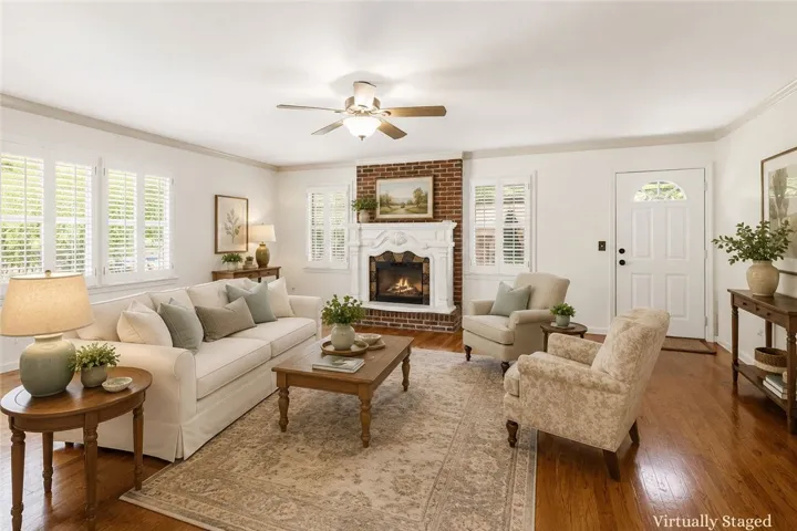 Virtually Staged-See the Potential of This Living Space