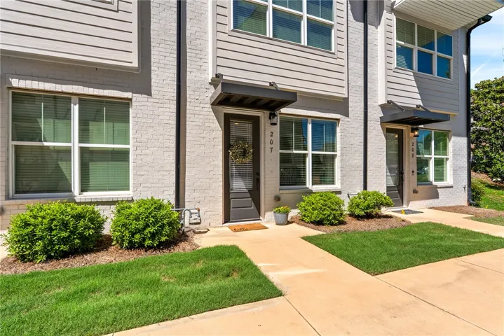 2106 Moores Mill Road 207, Auburn, Alabama 36830