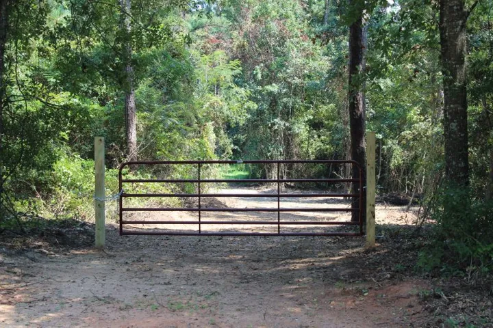 New Gate and Private Entrance.