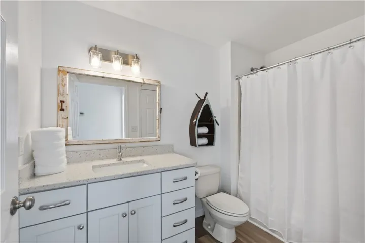 Guest bath opens to bedrm 2 and also to hallway