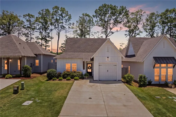 Welcome to 1186 Woodland Circle in Opelika, AL