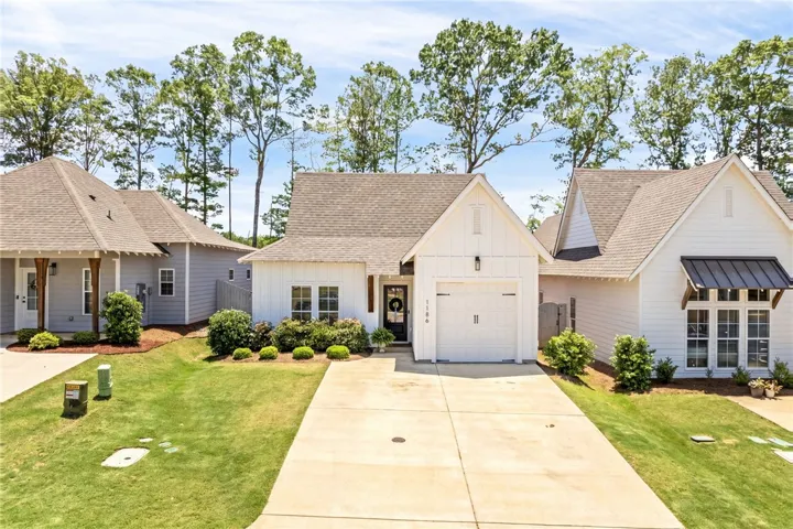Welcome to 1186 Woodland Circle in Opelika, AL