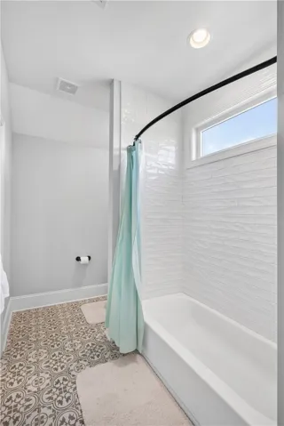 Shared bath for BR 2 & BR 3