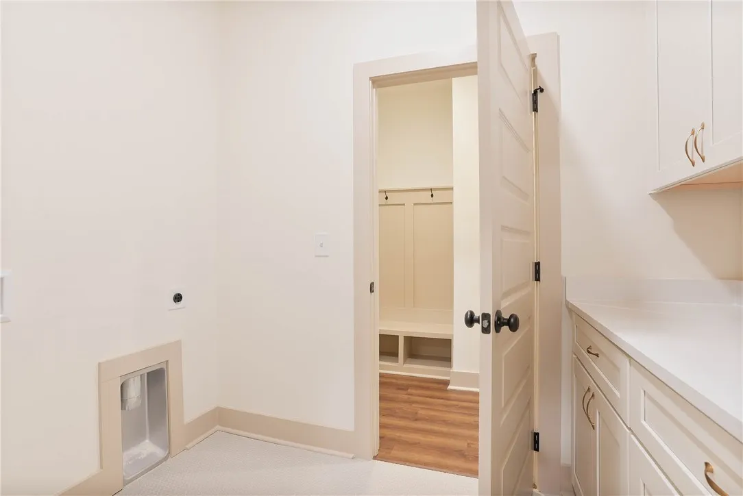 Laundry Room with Upper & Lower Cabinet Storage