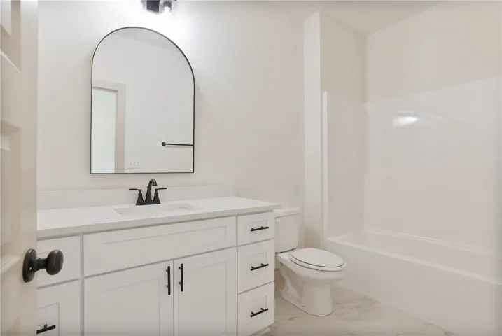 Full Bath off Guest Bedroom