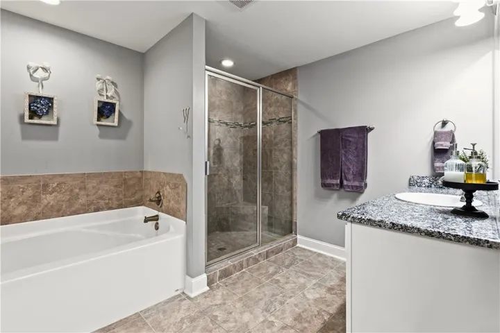 2702 East Point Drive, Opelika, Alabama 36804