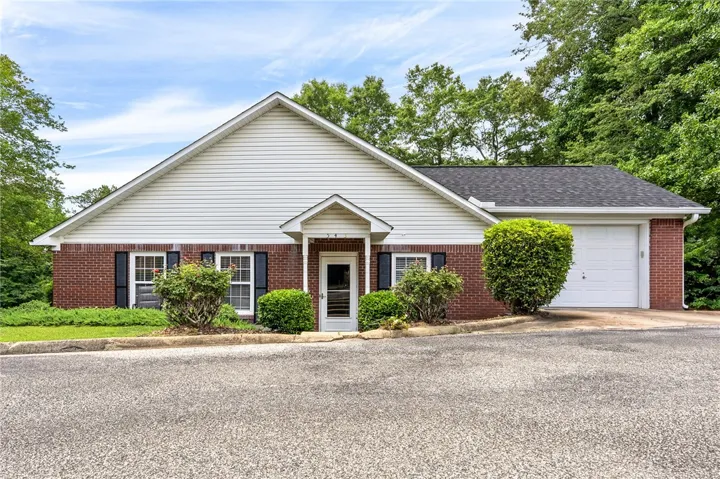 Welcome to 543 Homewood Dr!