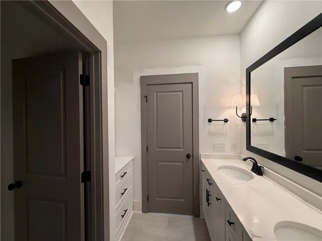 1027 E Glenn Avenue 403, Auburn, Alabama 36830