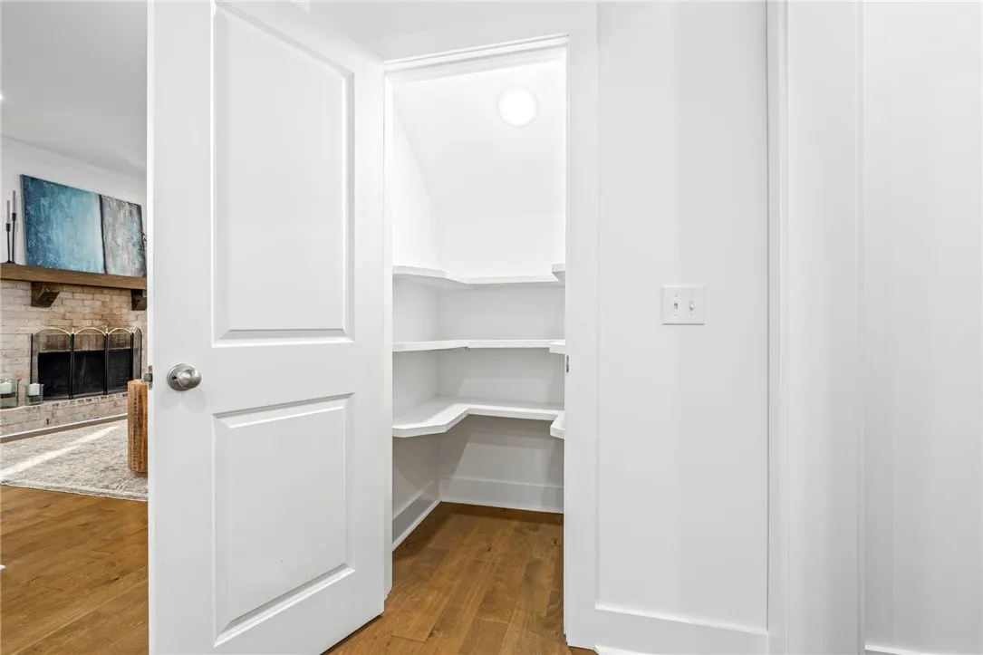 Walk in pantry