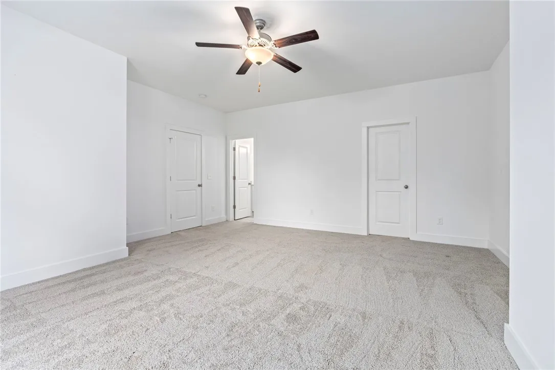 Second primary located on 2nd level has private en suite.