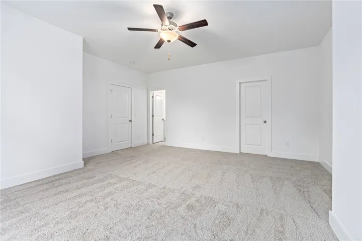 Second primary located on 2nd level has private en suite.