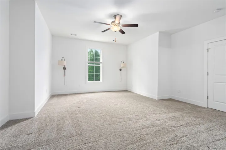 Second primary located on 2nd level has private en suite.