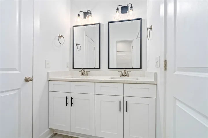 Jack-n-Jill Bath