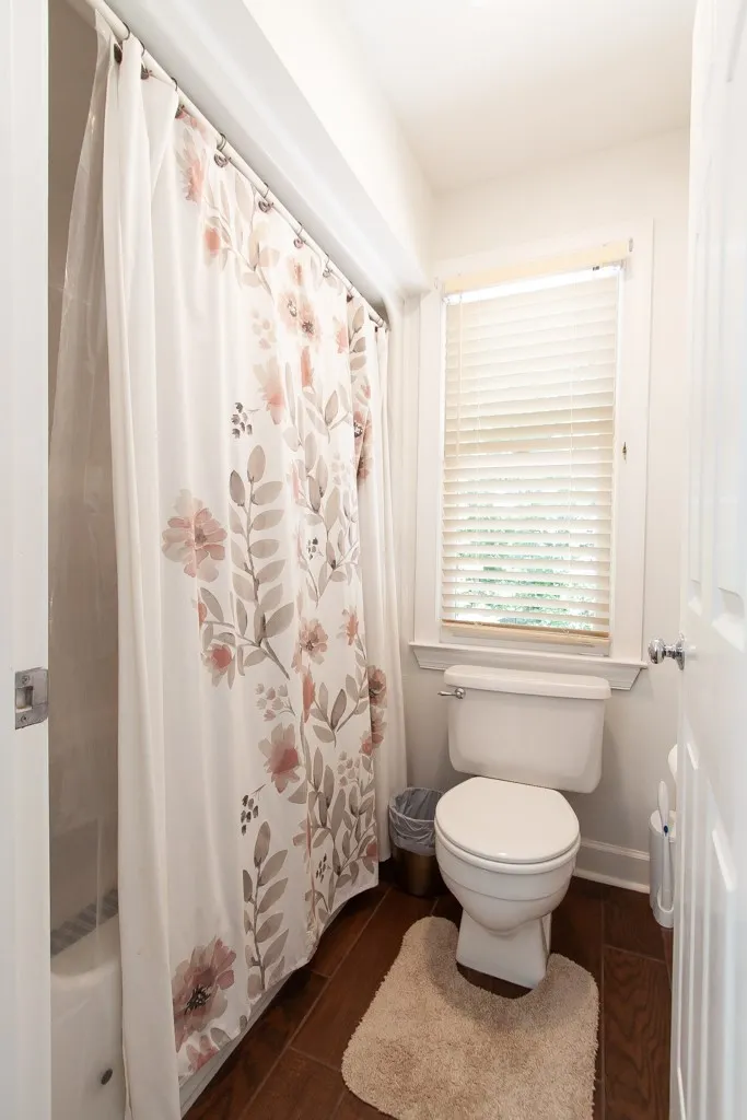 Bath 2- The second bath feature a separate tub/toilet area.  Perfect for sharing.