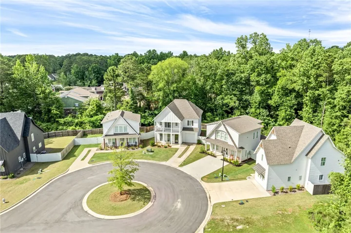 Located on a cul de sac street just minutes to campus and downtown