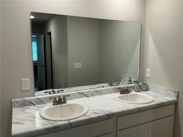 A spacious vanity features dual sinks and a large mirror, perfect for shared morning routines.