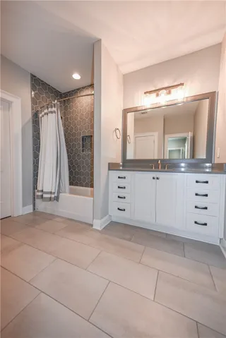 En-suite of 5th bedroom.