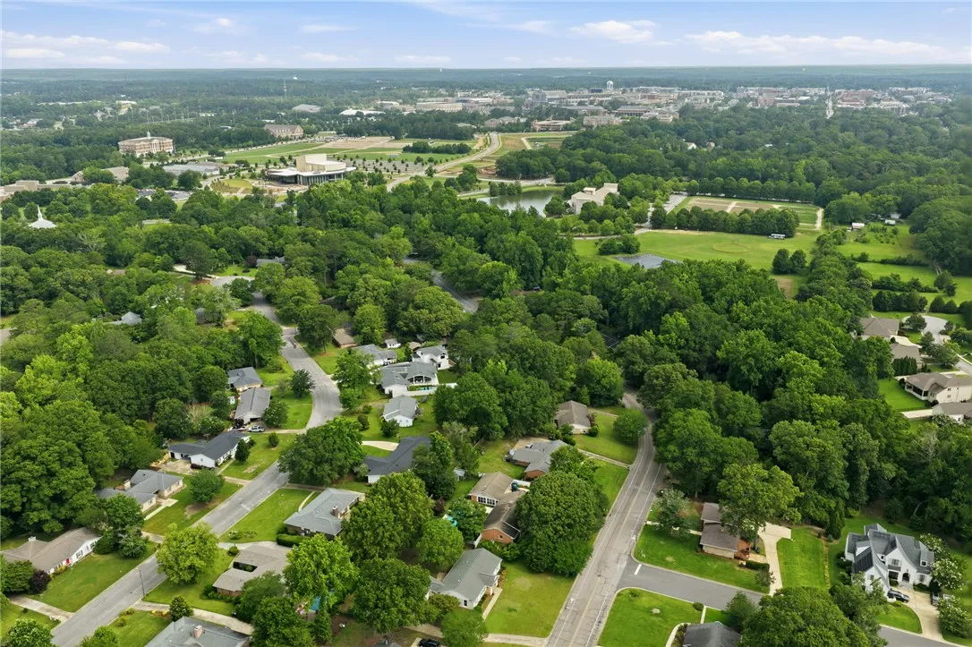 Proximity to Auburn University!