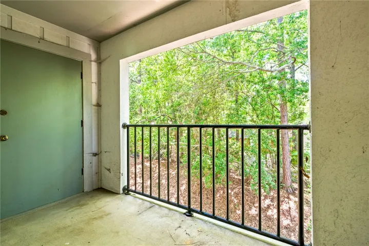 A private balcony retreat overlooks a lush, verdant​​‌​​​​‌​​‌‌​‌‌​​​‌‌​‌​‌​‌​​​‌​​ treeline.