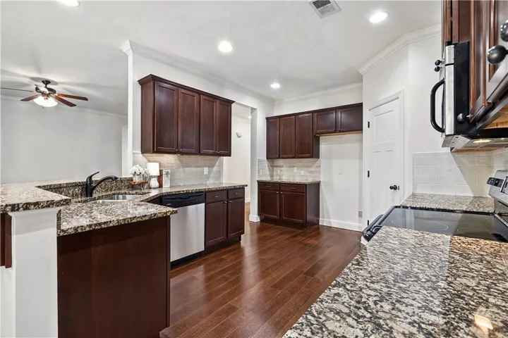 Granite Counters & Walk-In Pantry
