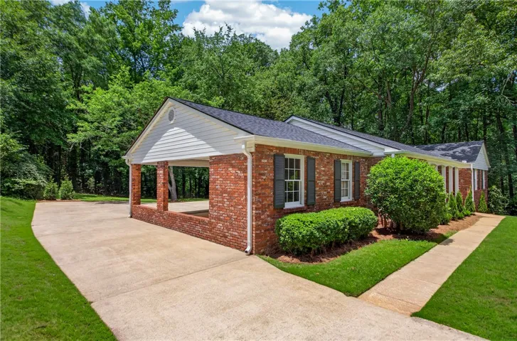 1504 Gwen Mill Road, Opelika, Alabama 36801
