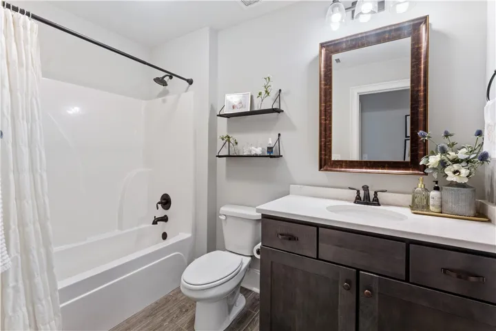 Discover a tranquil full bathroom featuring elegant fixtures and ample vanity space.