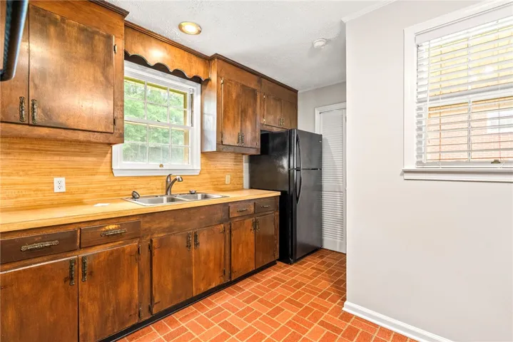 304 S 17th Avenue, Lanett, Alabama 36863