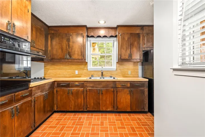 304 S 17th Avenue, Lanett, Alabama 36863