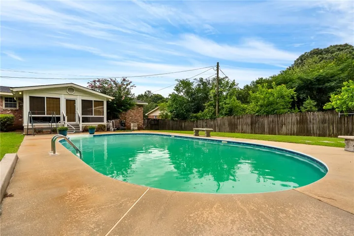 304 S 17th Avenue, Lanett, Alabama 36863