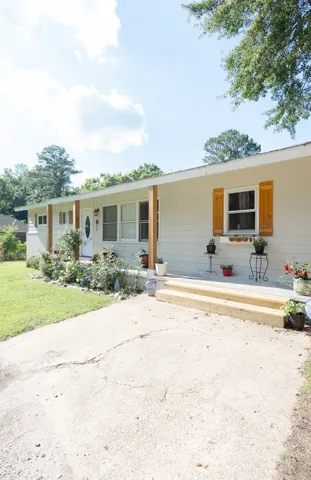 616 Vann Road, Smiths Station, Alabama 36877